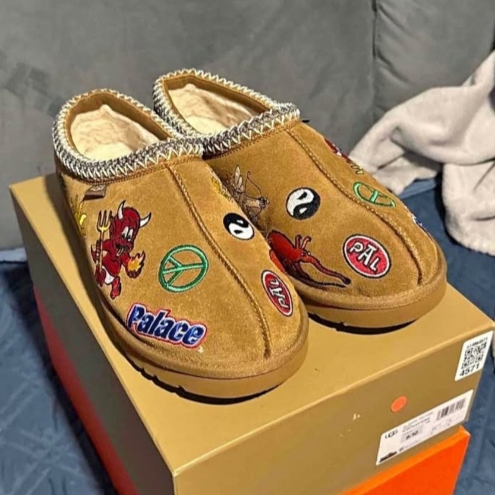 Palace x Ugg Tasman Slipper ‘Chestnut’ / SZ 9